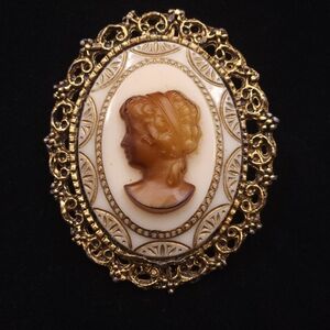 Vintage Cameo Brooch with Gold-tone Detailing